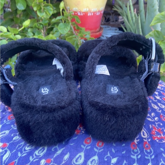 ❤️ UGG Fuzz Yeah Plush Black Slides / Slippers / Sandals ❤️ - Picture 9 of 13